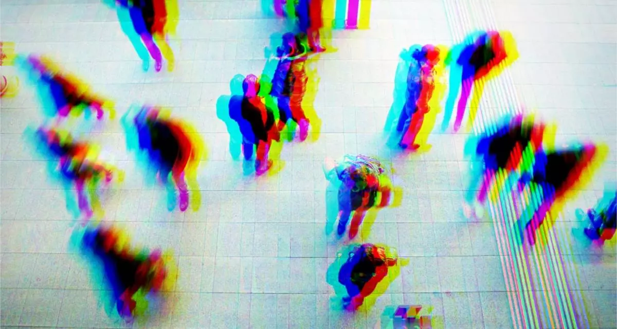 Menschen von oben. Symbolbild. Foto: Photo by Timon Studler on Unsplash, Bearbeitung: LpB BW.