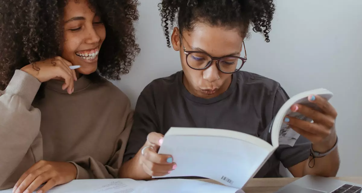 Jugendliche beim Lernen. Foto: pexels.com | Polina Tankilevitch